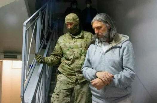 Фото Проповедовал конец света и доводили детей до смерти. В Новосибирске самого сурового сектанта СССР Виссариона отправили в колонию на 12 лет 6